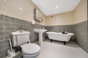 Family bathroom- click for photo gallery